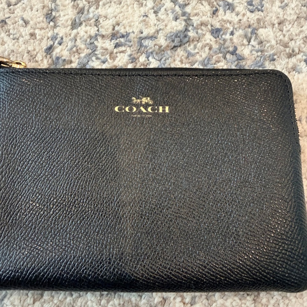 COACH Corner Zip Wristlet Black Crossgrain Leather Gold Hardware F58032 - Picture 2 of 5